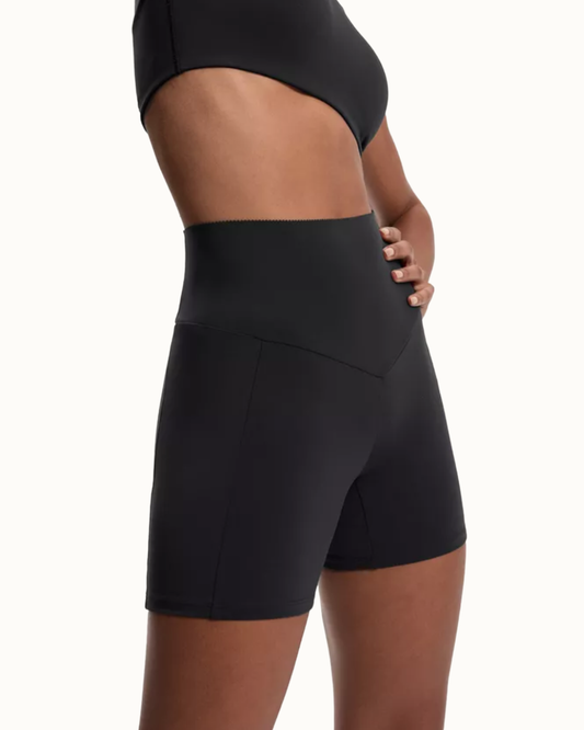 Oysho High-Rise Compressive Pocket 10 Cm Hot Pants