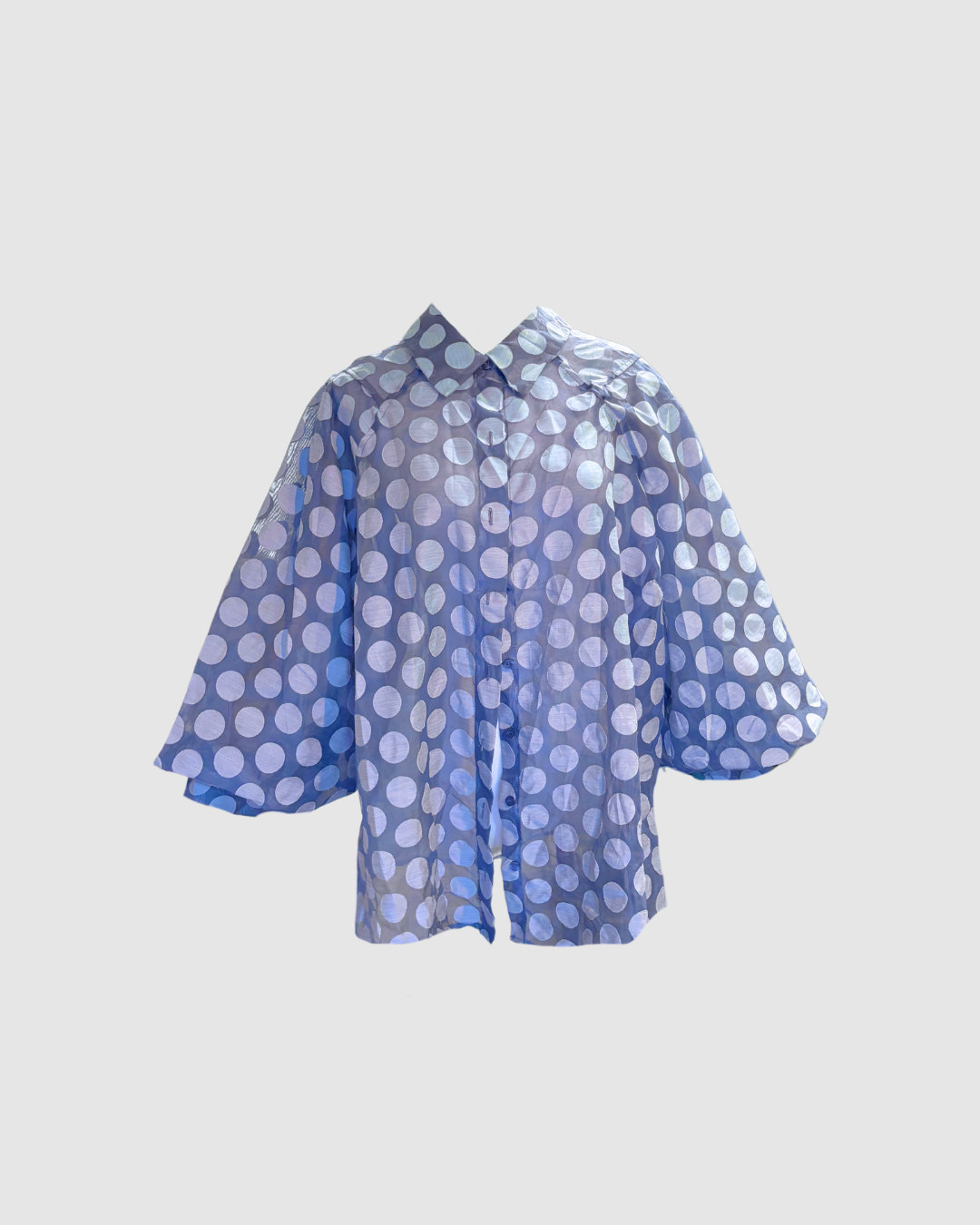 Blusa azul con polka dots