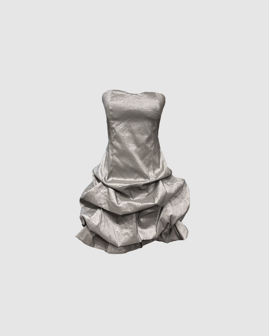 Vestido corto plateado con ruffles