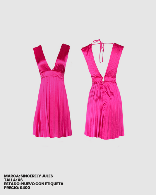 Vestido corto rosa satinado plisado