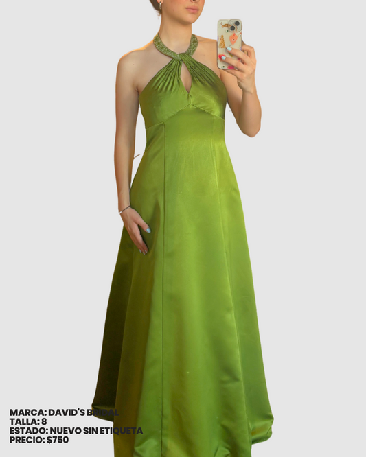 Vestido largo verde satinado de cuello alto