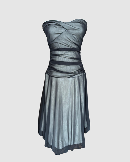 Vestido corto negro con transparencia y bubble skirt
