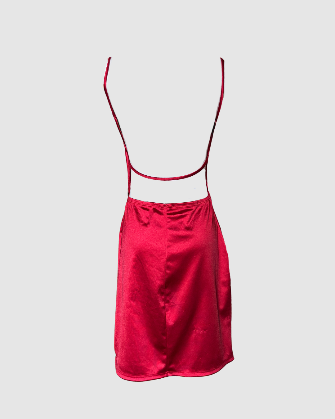 Vestido corto rojo satinado sin espalda