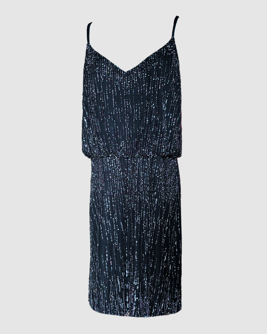 Vestido corto negro con pedrería
