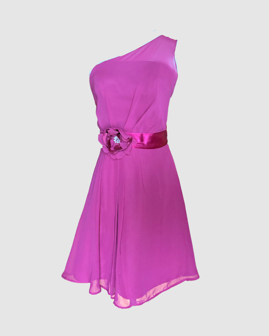 Vestido corto rosa con flor