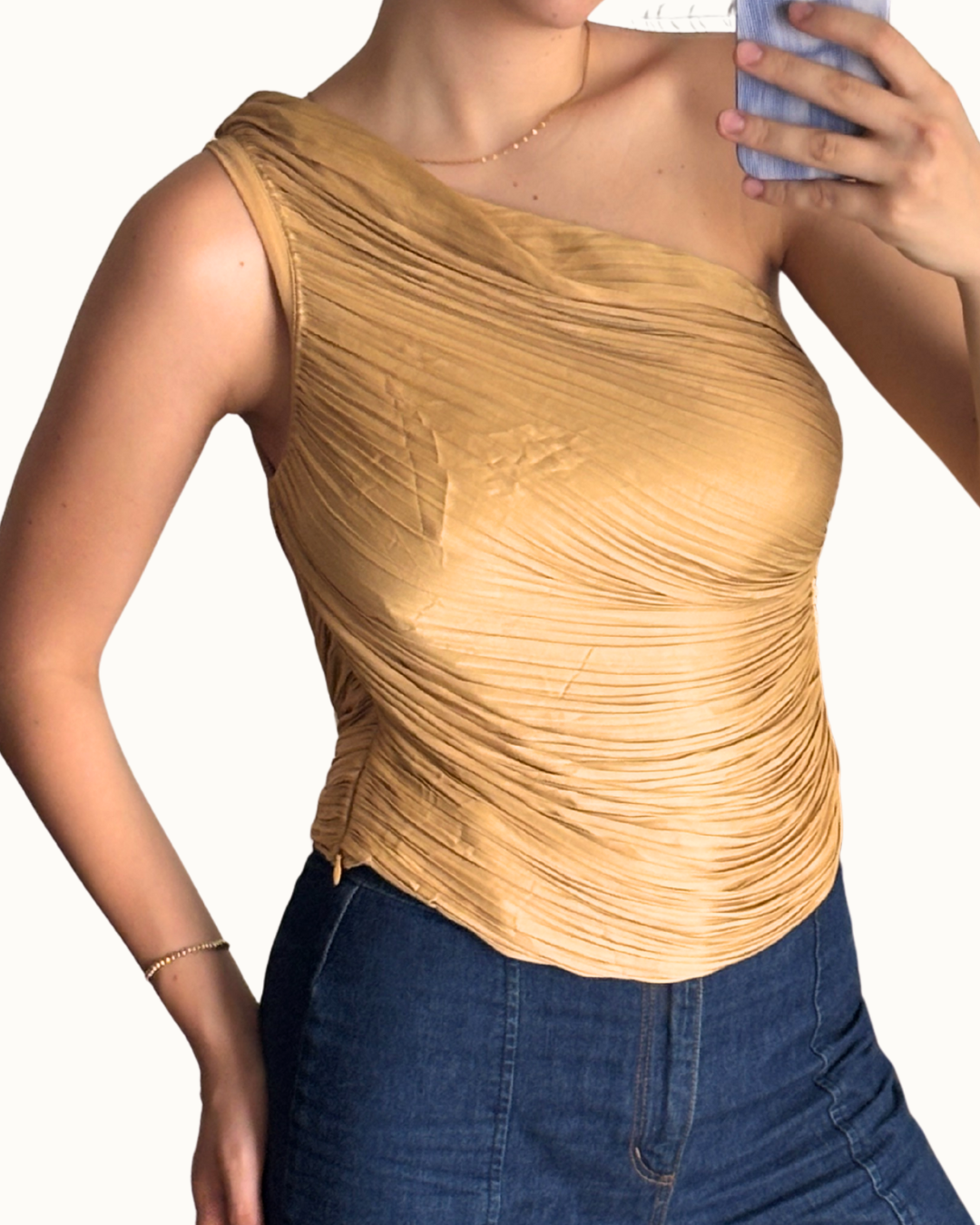 Top plizado dorado