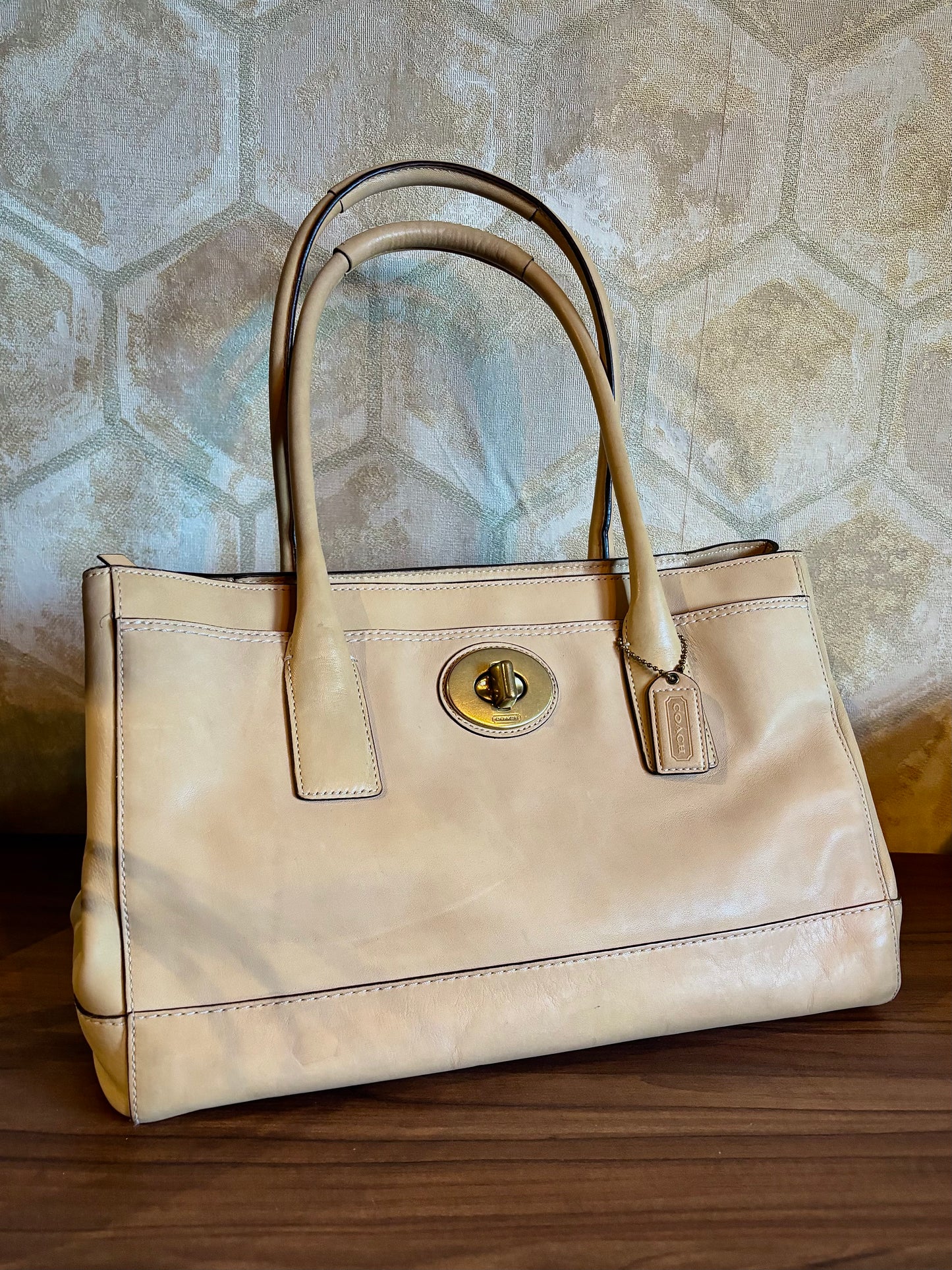 Bolsa beige de piel