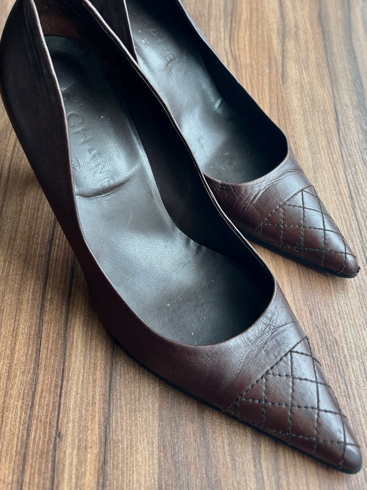 Chanel Interlocking CC Logo Leather Pumps