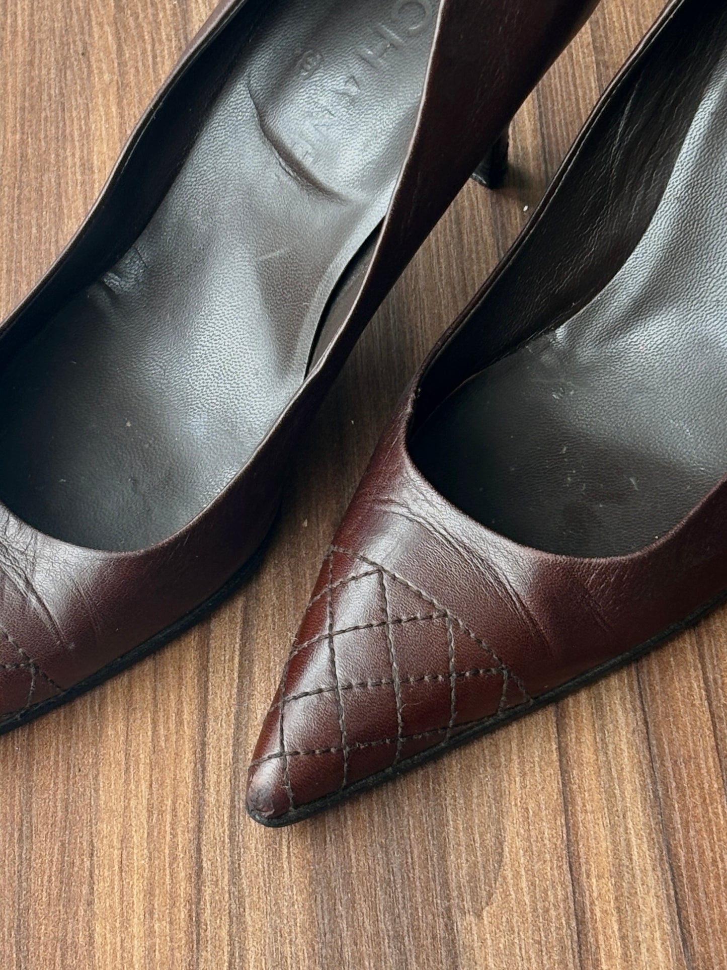 Chanel Interlocking CC Logo Leather Pumps