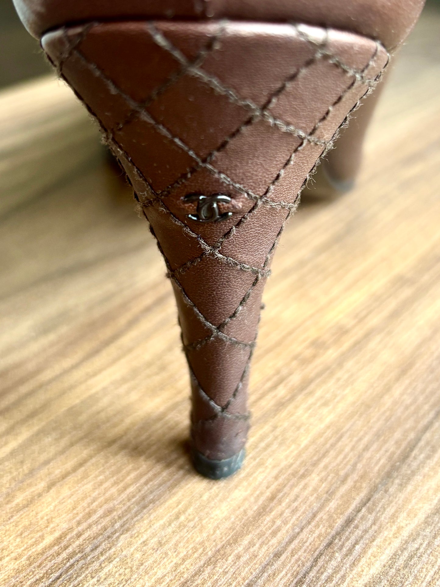 Chanel Interlocking CC Logo Leather Pumps