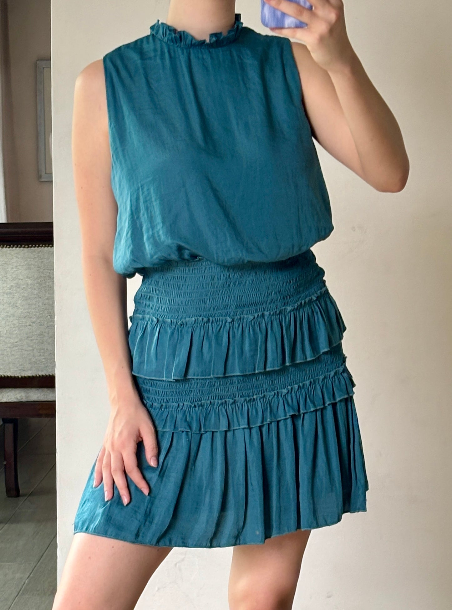 Vestido Corto Con Ruffles